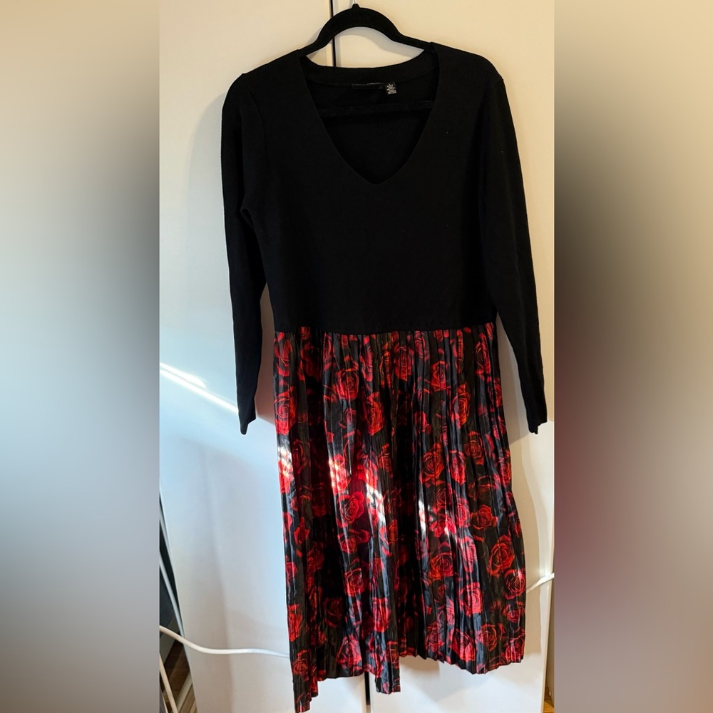 Nina Leonard Black and Red Floral Long Sleeve Dress